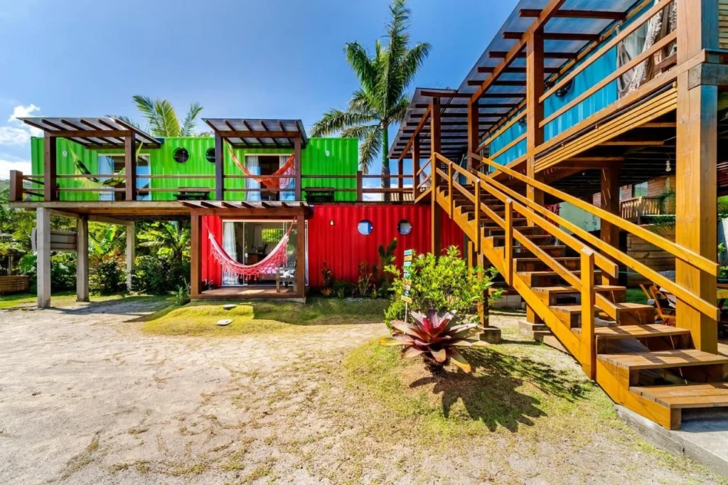 Hotel em contentores maritimos